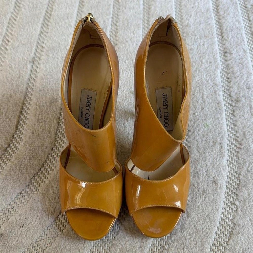 Jimmy Choo 2024 Beige Patent Leather 'Private' Sandal heels size 39/8.5 Glam